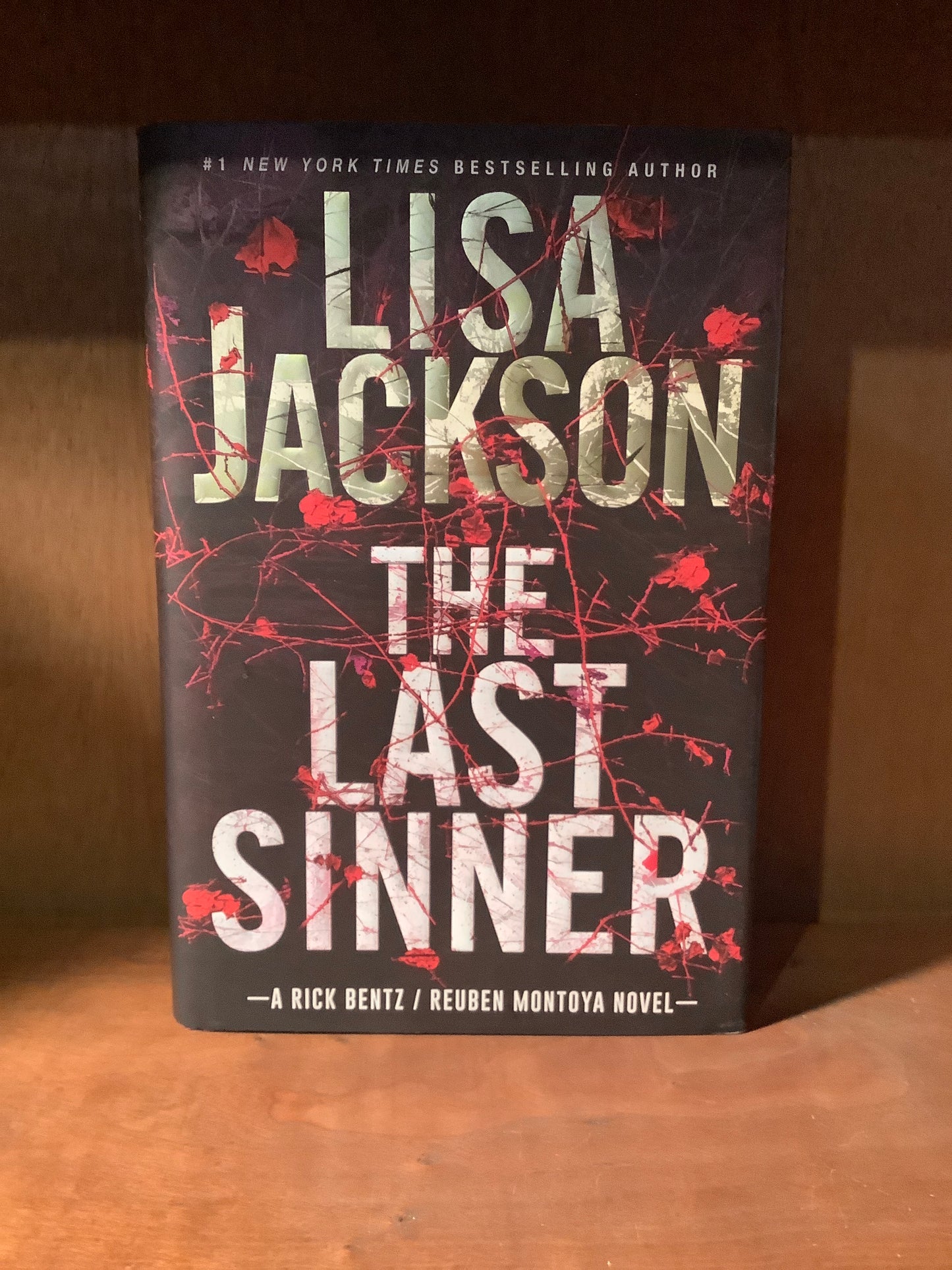 The Last Sinner: A Chilling Thriller with a Shocking Twist (A Bentz/Montoya Novel) (USED)